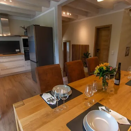 Apartmán Moselhoehe - 2023 Neu Renoviert, Mit Design-ausstattung & Grossem Garten Traben-Trarbach