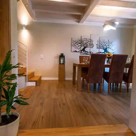 Moselhoehe - 2023 Neu Renoviert, Mit Design-ausstattung & Grossem Garten טראבן-טרארבאך