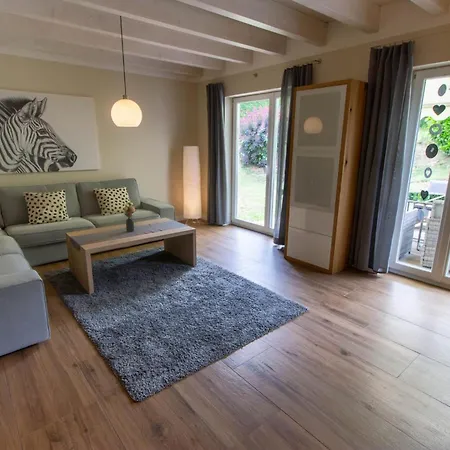 דירה Moselhoehe - 2023 Neu Renoviert, Mit Design-ausstattung & Grossem Garten *